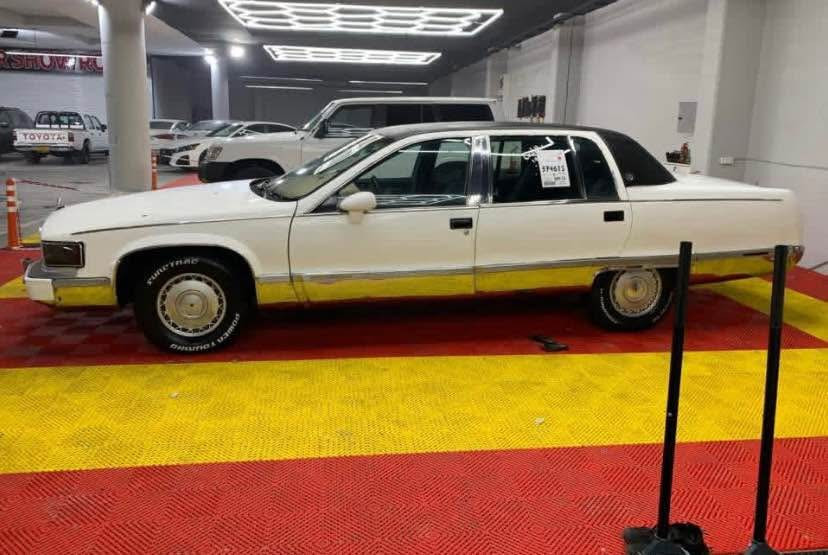 کادیلاک فلیتوود مودیل 1993 مەکینەو گیری کراوە بە بەطەي 3000 زور تندتولە توماتیکە هەیکەلئ جوانە و کلاسیکە سەنوی لەگەلە بەشەرتی اولیاتو حاسيبة گورینەوەش اکەم بە شتیک بەدلم بیت  ژ.م *********** *********** كالار, السليمانية
