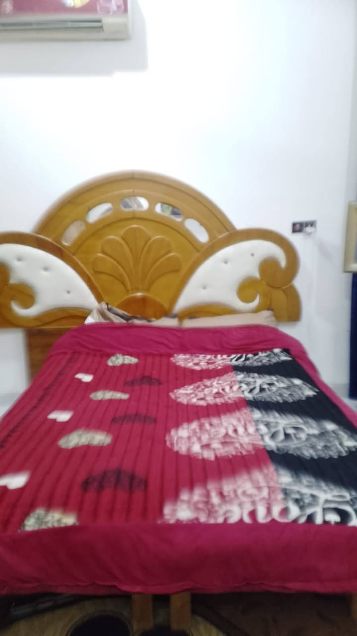 السلام عليكم غرفه نجاره الله شاهد سوتها بمليون و700 يرادلها يدات شويه ترتيب السعر 900 قفل قفل مكاني حله زوير ***********
