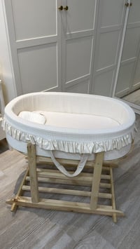 سرير طفل • هزاز • نظيف