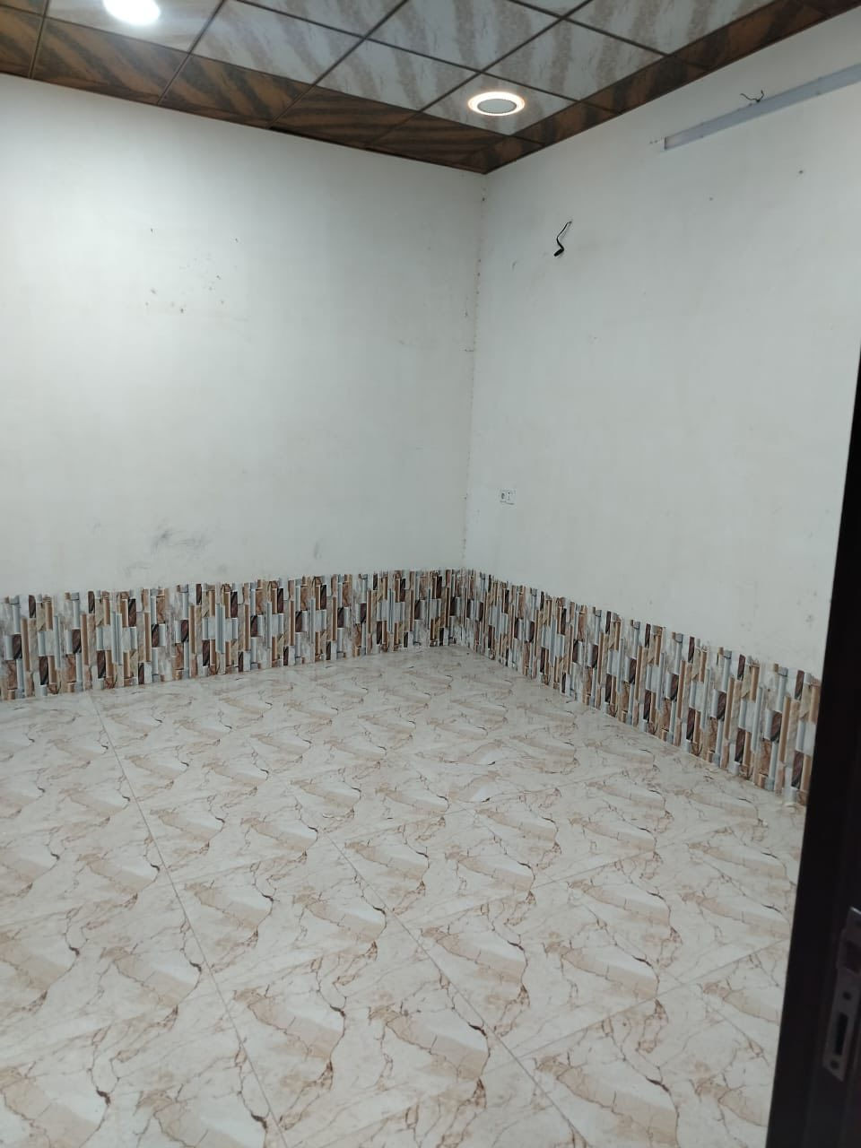 ١٠٠ طابق واحد  متر نظيف جدآ
منطقة الـ ٥٨ خلف مدرسة علماء المستقبل 
سعر الايجار ٢٥٠ الف قفل 

علما ان الماء والكهرباء على صاحب الدار 

الاتصال على الرقم 

***********
