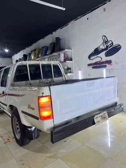 بيكاب دير ٢٠٠٧ 
مةنةفيست ئةسلي لةكةلة 
ناو سور 
مةكينة كابريتة 
گير و مةكينة و ئةكسلي بة شةرت 
تةقة و رةقةي بة شةرت 
جوار تاية ويلي لؤكي بة شةرت 
دينار مةسروفي نية كامل جوانكاري و مةسروف كراوة 
موس و براوةي نية 
پيش و پشتي كةپسة 
شوين كؤية 
نرخي ٢٧ و مةجال 
***********
*********** كويسينجاك
