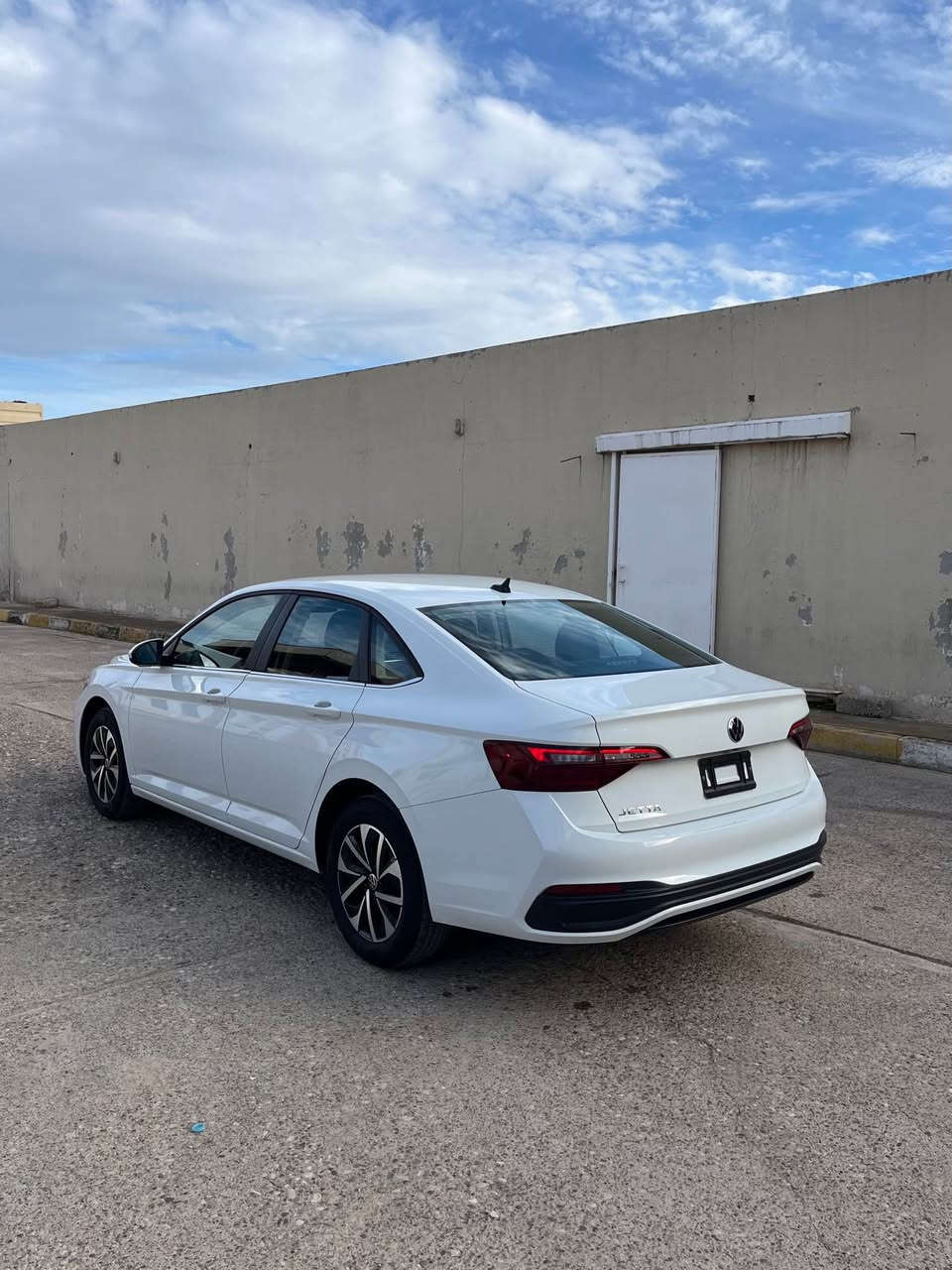 جيتا ٢٠٢٤ S سپی گێر توماتيك  رويشتن ٢٦ مايل بێ سبوغ سەری بونیت تعدیلە بێ داخیلی ايرباگ ستێرن سعر ١٥٦ وه ره قه رسمی دعمم دانایە ژماره ى موبايل *********** اكر, نينوى
