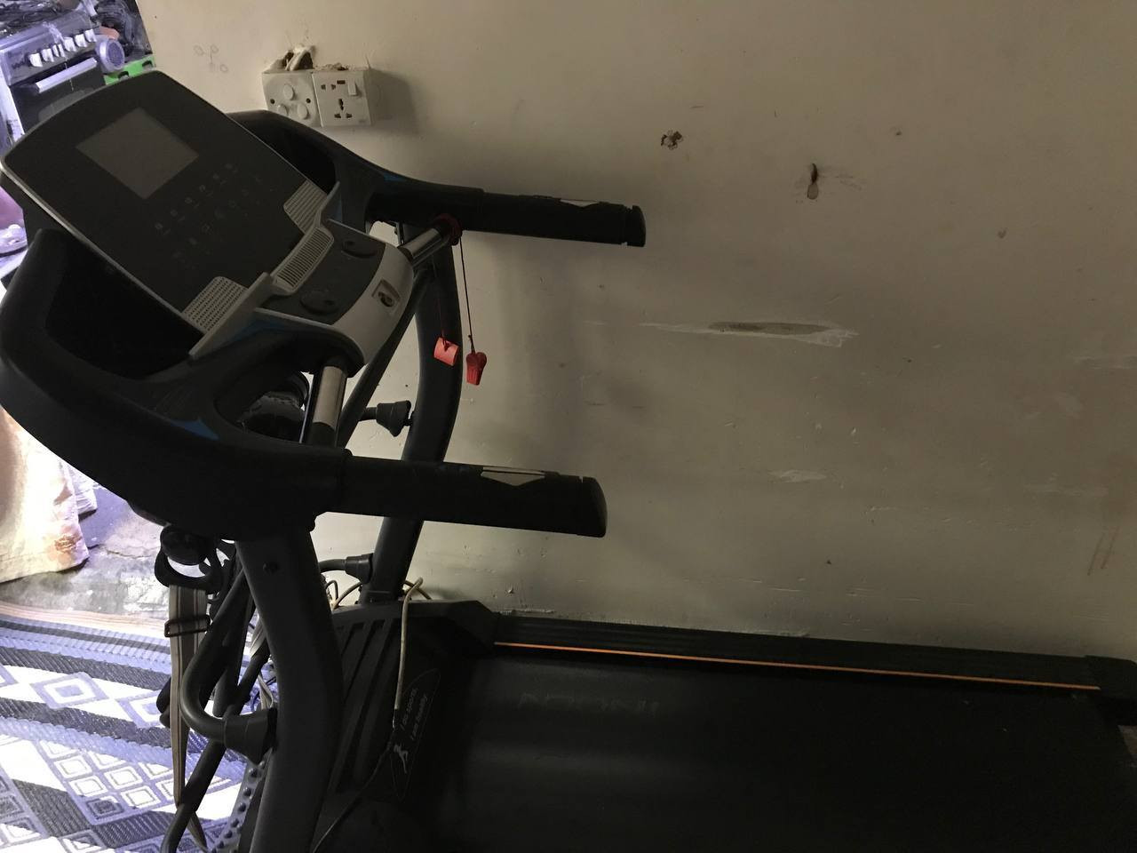 جهاز جري
جهازي جري

نضام جبلي دبل ماطور

سرعه 180 او 18.0 مو 16.0 هذا حديث

كل غراضه لمس و عندك ب جوانب ازرار جبلي و سرعه

فان تبريد وجه أثناء ركض

قارء سعرات و دقات قلب و بيه مؤقت لو تحب تحدد وقت ركض او مشي

منفذ اواكس سماعات يدعم USB و رام و بيه أيضا راديو FM إذا تحب تسمع راديو أثناء ركض

هزاز بيه ويا الحزام مالته

جهاز كلش مرتب و مال قاعات يرهم حجمه جبير

سعر 350 مكاني بغداد زعفرانية شارع المعهد و أكدر أدبرلك توصيل

***********
