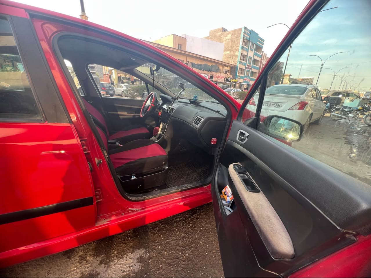 السلام عليكم ورحمه الله 
للبيع بيجو 307
موديل 2004 سياره جاهزه صبغ عام للجماليه كير ومحرك شرط منضومه تبريد كامله فقط نقص غاز 
تايرات تخم جديد مشروع وطني تحويل مباشر فول اوتماتيك السياره مابيهه نقص خير من الله 
السعر 49 وبيهه مجال 
للاستفسار ‭0771 650 4213‬ تكريت, صلاح الدين
