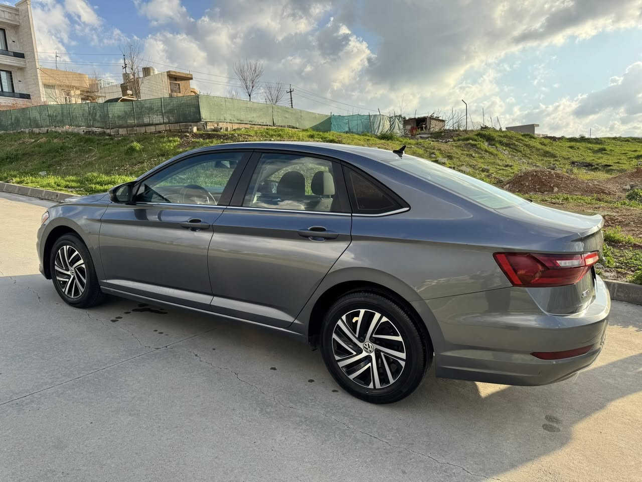 جيتا موديل 2019 فقط قطعه و نص صبخ بدون دعم بدون دواخل فقط نص بونيد مع نص قطعه سكن 
كدام رادار جهه يمين جهه يسار 
سوكان فوليوم تحديد سورعه شاشه بريك  دبل كير 
داخلها ليد 
مكينه 14 بدون توربو 
من گدام لورا مضبوط قوي 
سنوي مالته باقيله 6شهور 
هزه جديد مع براد للتحويل بدون شخط مابي كل مصرف 
سعر127$ مجال قليل 

جيتا موديل ٢٠١٩پارچه و نيويك بوياخ بي ده عم بي ناورگرتن بي ئيرباگ نيوه ي بونيت چه مه لغي سكن 
رادار بيش دوا ئه ملاو لا سوكان ڤوليوم تحديد سورعه شاشه بريك به سمه ئوتو پارك ئيكو ده بل گير 
ناوه وه ي كراوه به ليد داش بل به رگي ده رگه 
مه كينه ي ١٤ توربو نه كراوه ته وه پيش دوا زور توندوو توله 
سه نه وي ٦ مانگي تيا ماوه هه زه ي تازه يه به رادي كراوه بو ته حويل كردن 
بي شوخت بي سارد يه ك دينار مه سره في نيه سعر ١٢٧ $ مجاليكي كه م 
رقم موبايل ***********
