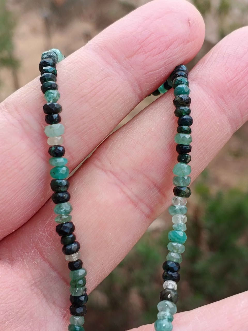 عقد انتيك من الزمرد الزامبي حجر المداح الرائع مقاس الحبة 4 ملي يعتبر هذا العقد المصنوع من الأحجار الكريمة من الزمرد الزامبي الرائع قطعة مميزة للغاية. كل حبة من الزمرد تمتاز بحجم 4 ملي، مما يمنح العقد توازنًا مثاليًا بين الأناقة والتميز. الزمرد الزامبي معترف بجودته العالية ولونه الأخضر الزاهي الذي يضفي على أي مظهر جاذبية إضافية وسحر لا يقاوم. تُعد هذه القطعة مثالية لأي مناسبة سواء كانت رسمية أو غير رسمية، وتعتبر اختيارًا رائعًا للذين يرغبون في إضافة لمسة من الفخامة إلى إطلالتهم.
#عقد #زمرد #مجوهرات #الأفطار #اذان #مدفع #facebookviral #silver #مسلسلات #حجرطبيعي #رمضان_مباركツ #facebookpostシ #reelsvideoシ #خواتم #اكسسورات #حريمي #جواهر #المداح العمرانية, الجيزة


**إذا كنت صاحب هذا الإعلان وتريد حذفه لأي سبب، رجاءا أرسل رسالة إلى الدعم الفني**