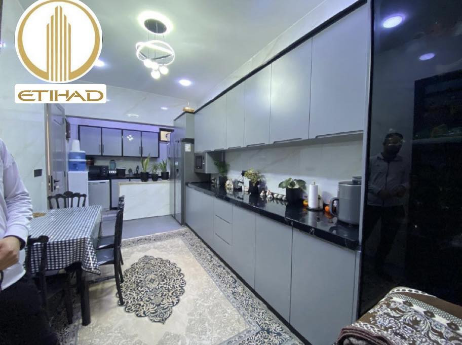 #مكتب_الاتحاد_لتجارة_العقارات_والمقاولات
🏛دار  للبيـــــــــع حي المصارف 🏛 

◀️ مساحـة120متر  🏠

◀️واجهة 7متر .بناء حديث 2025🏛️

◀️سند طابو ملك صرف ⭐️

◀️تسليم بيت فوري 🏠

◀️موقع مميز و هادئ🏠

الطابق الاول:
غرفه نوم واستقبال وهول ومطبخ وخدمات ومنور 🏠

الطابق الثاني:
وثلاث غرف نوم وخدمات وهول وبيتونه🏠

تفاصيل اكثر يرجى مراجعة المكتب
_____________________________ 
         مكتب الاتحـــاد للعقار 
الفرع الاول : شارع المصارف الرئيسي 
الفرع الثاني: الصديق بداية سايدين البحرين 
***********◀️
          م. عبدالله العبيدي
