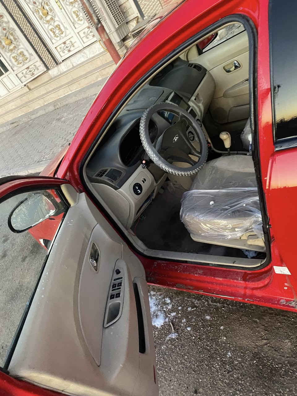 بيها نمره ثالثه تشتغل بس  بيها طكطكه وبيها بيبان ثنين بارد
وجامغ والباقي مكفول رقم بغداد باسمي بس جاي امشي معاملتها لان صادفت راس سنه
السعر 30 ورقه 
مكاني نجف 
***********
