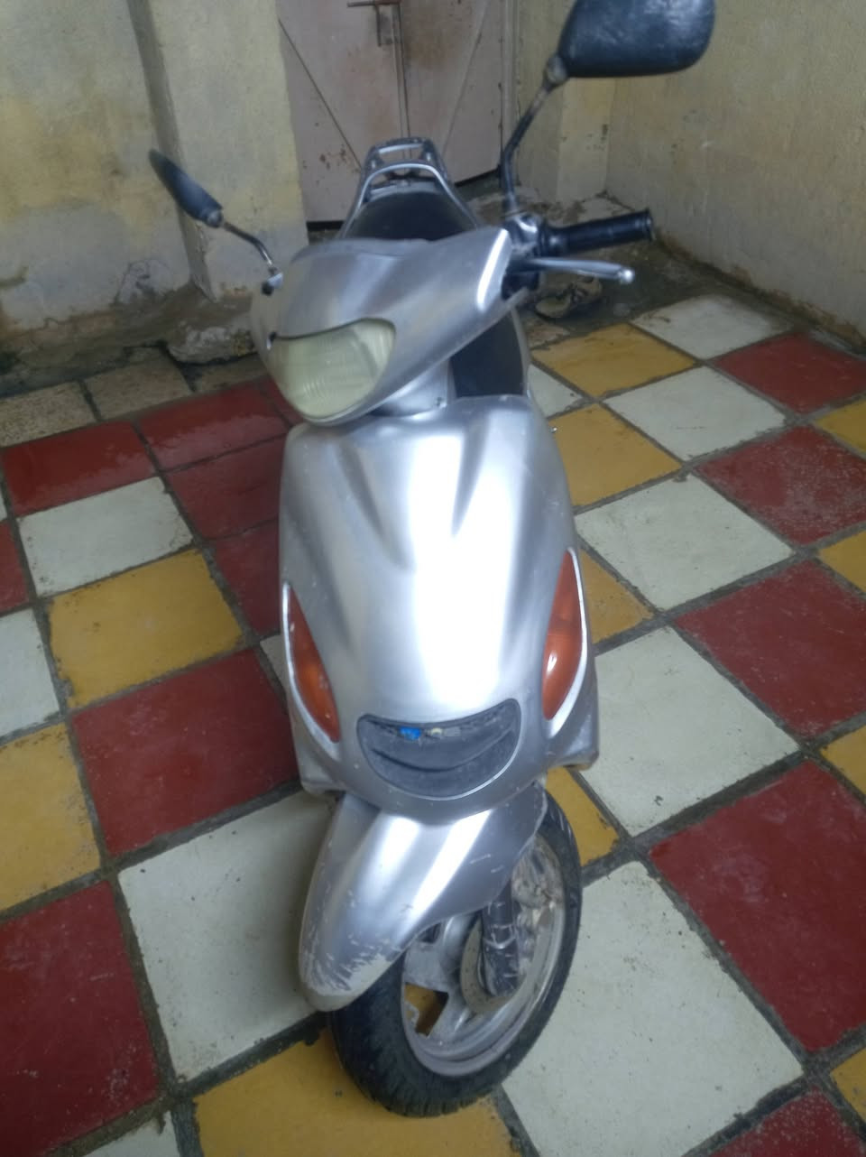 سلام عليكم درجة اكزز نضيفه كلها شغاله مابيها اي نقص  للبيع مكفوله بسعر 350وبيها مجال مكاني حله ورديه خارج قرب مستشفى الكفيل ***********
