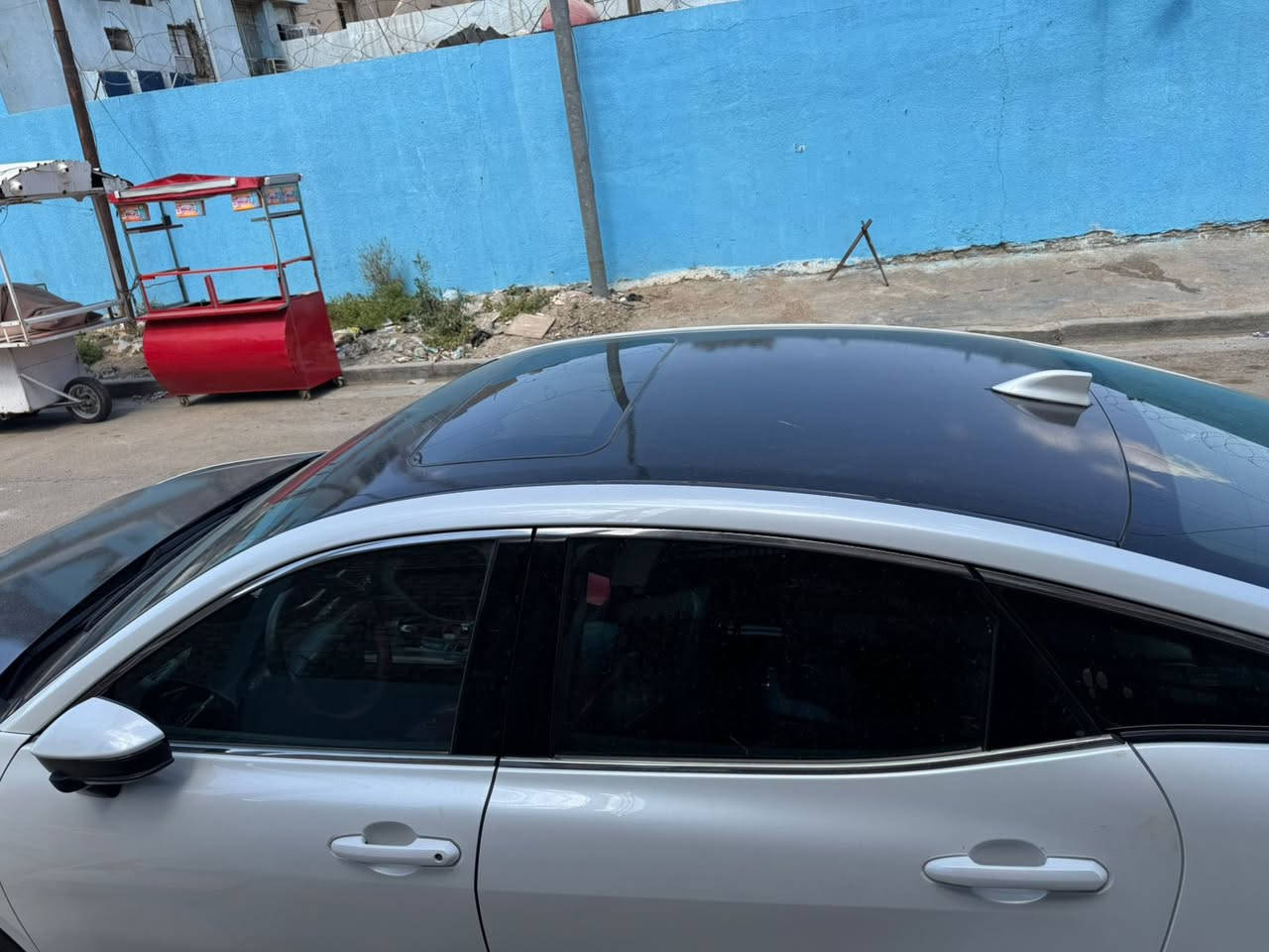سلام عليكم كراون ملكة ٢٣ خليجية وكالة عبد الصمد بيع او مراوس  لونهة الاصل ابيض واني مسويه تو كلر تكدر اشيلة عادي ماشية ٦٠ رقم اربيل باسمي هزة وفحص جديد تريد تحويل او تريد وكالة اني حاضر محرك ٢٥٠٠ تنفس طبيعي هايبرد والسونار موجود سعرهة ٣٢٥ بيه مجال مكاني بغداد الشعب ***********
