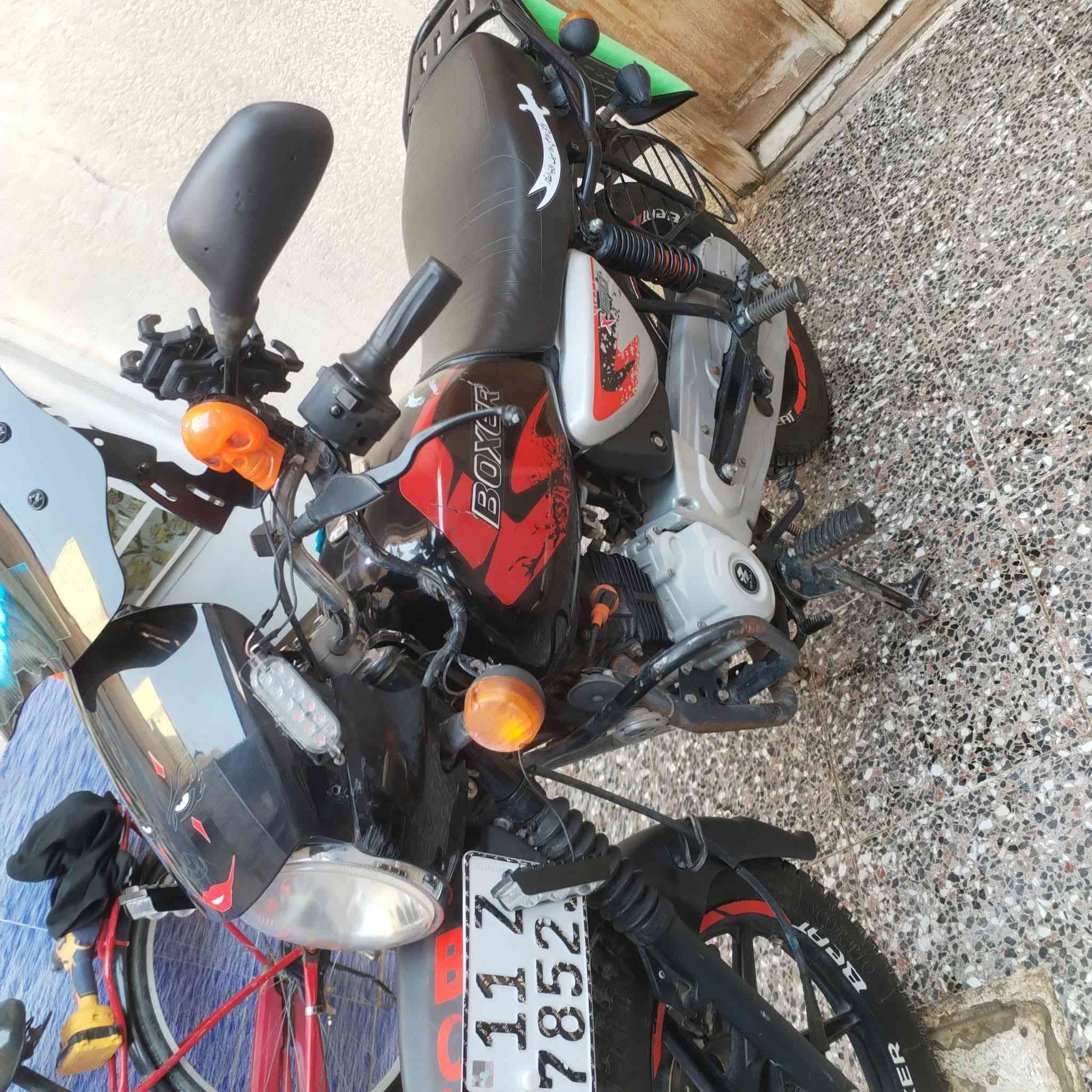 السلام عليكم. مره خصت مدير الكروب
بوكسر للبيع. مديل 23 مرقمه سنويه لغايه 2030 تحويل مباشر.  دراجه نظيفه مامشتغله دلفري.   
مكانها بغداد الشعله. ***********
