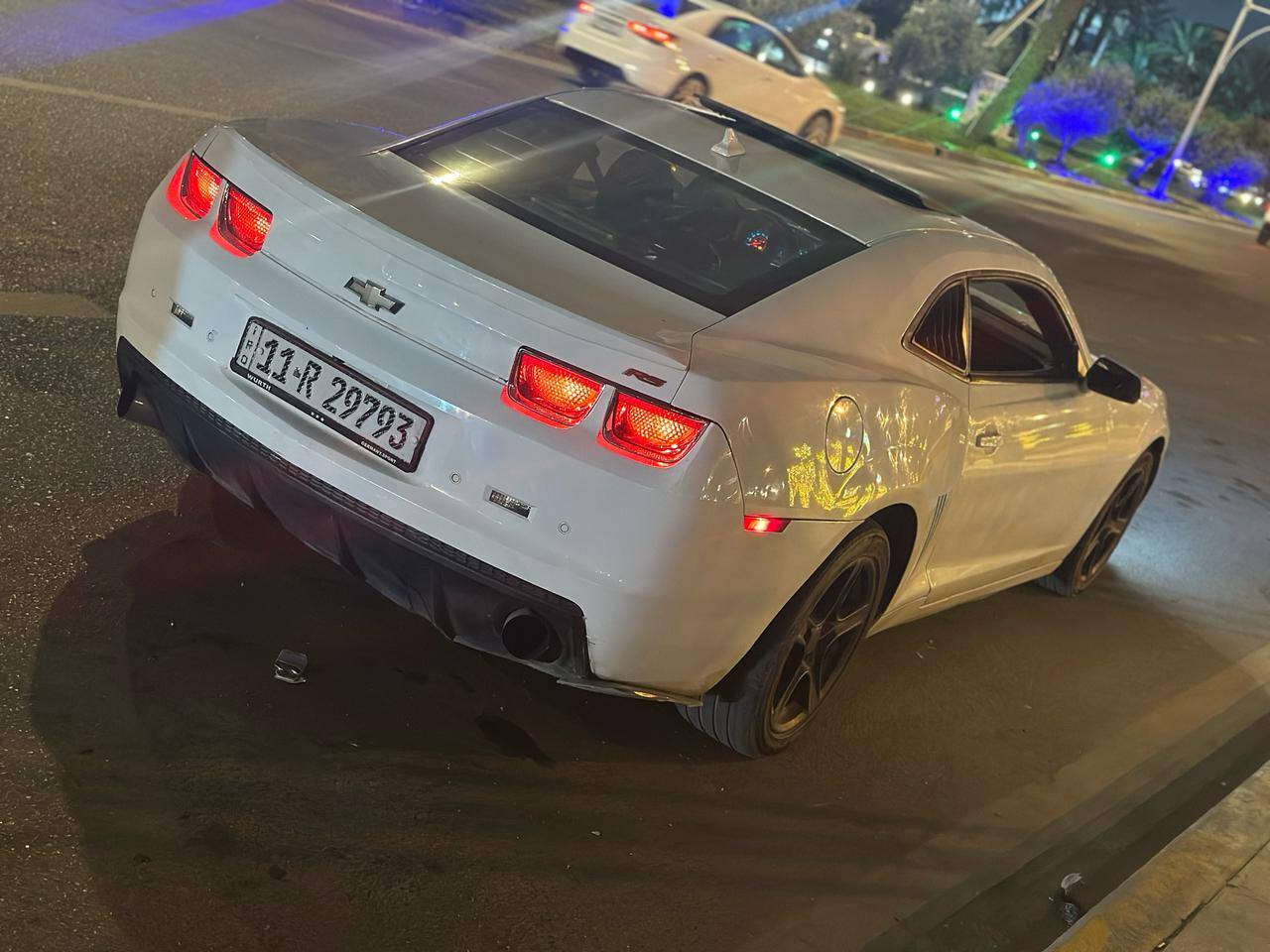 سلام عليكم
بيع بدون مراوس
بجم ١٨ 

السياره كلش نظيفه 
موديل 2013
محرك 6 سلندر 
لون أبيض
فتحه سقف 
كراسي كهرباء
تحكمات ستيرن 
شاشه اعطال + شاشه جدتتل
تبريد ثلج 
صدر امامي خلفي نظيف 
سستم صوت 
شفتات سرعه 
شاشه مع كامره
ويل ٢٠
بجم زنون 
السياره كلش مميزه ونظيفه  
مكان السياره بغداد الزعفرانيه

سعر السياره 87 ورقه وبيه مجال 

***********
