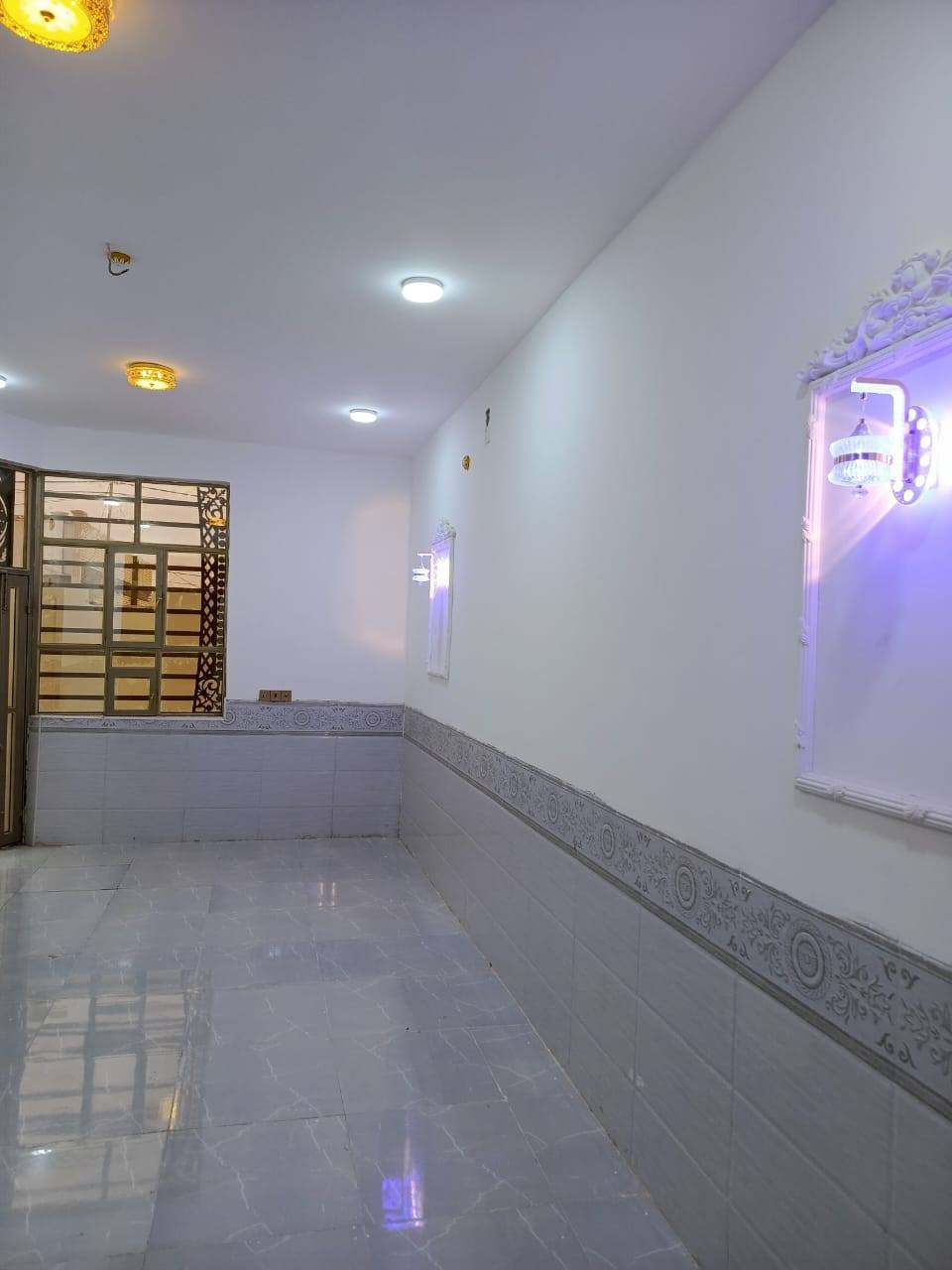 يا الله يوجد الدينا دار المساحه ١٦٠ متر تحتوي على غرفتين نوم وصاله ومطبخ واستقبال وحمام داخل وخارج جميع الخدمات متوفره ماء كهرباء تبليط سعر الايجار ٢٥٠ لاستفسار ***********
