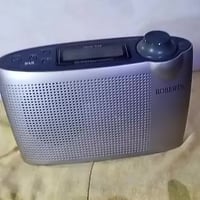 راديو روبرتس رائع جداً ونظيف بطاريات قلم 4 ومحولة 6 فولت شغال بالكامل ...