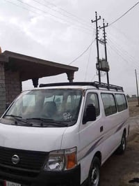 سياره نيسان يورفان 2010 كير و مكينه و أكسل كفاله عامه كهربائيات كله شغ...