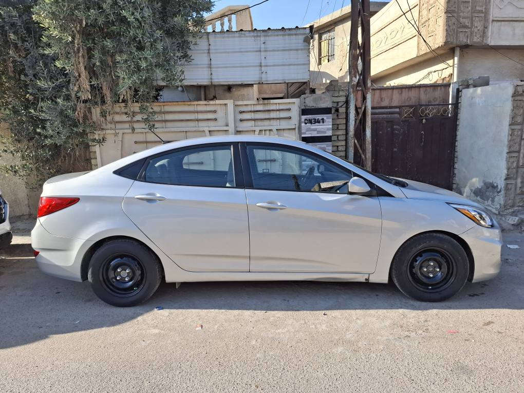 السلام عليكم هونداي اكسنت موديل ٢٠١٧ وارد امريكي محرك ١٦٠٠ GDi تدفئة وتبريد شغالات نظام ايكو كهربائيات كلهه تشتغل داخل نظيف جدا بوضع الشركه صدر امامي وخلفي جديد تخم تاير جديد سياره جاهزه بدون نقص حادثها باب خلفي عكس السائق صبغ ثلاث قطع بدون دواخل تريد تحويل او وكاله هزه وسنويه جدد مكانها بغداد الدوره ابو دشير هاتف *********** سعرها مناسب ٨٨ ومجال بسيط جدا كير ومحرك مكفولات بغداد, العراق
