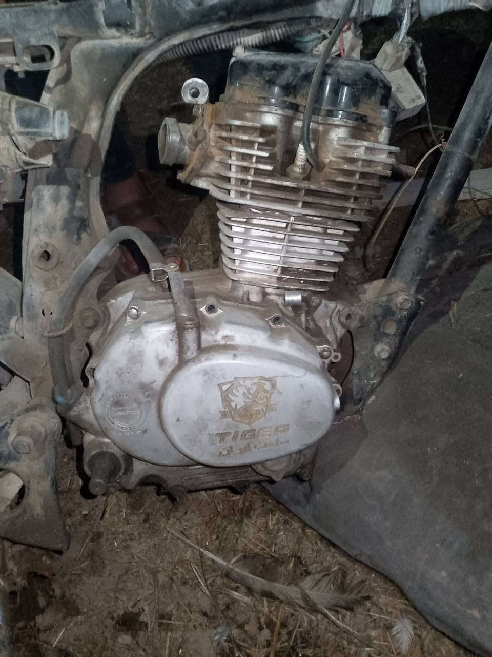 محرك اربعه كير محرك عفتو  يشتغل  هسع ماعرف عنو شي  سعر 45وبي مجال الرقم *********** ( مكلف ب النشر )لا أحد يراسلني
