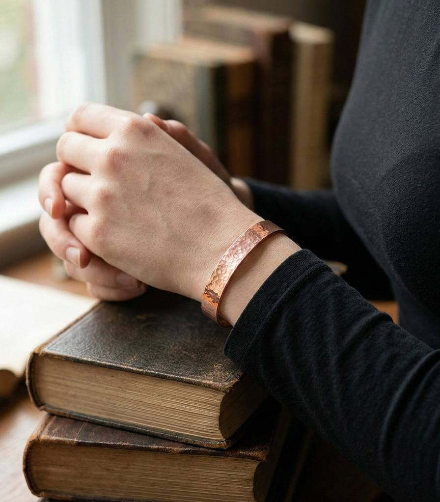 🌹اجمل هدية ممكن يستفيد منها الاحباب🌹
( السوار النحاسي النقي)
متوفر السوار النحاسي ( البيور) الصناعة اليدوية المهرم وحسب القياس وبدون اي نقش او كتابة السوار يساعد في التخلص من القلق والتوتر وتفريغ الشحنات السالبه من الجسم المسببة لالتهاب والم المفاصل والخدر والتنيمل في الاطراف مفيد جدا للطلاب وكبار السن ومستخدمي الهاتف النقال والكمبيوتر بشكل دائم ويعزز الطاقة والنشاط العام للجنسين ويساهم في تحسين المزاج والشعور بالسعادة 
وبسعر 15 الف والتوصيل مجاني او قطعتين بـ25 الف والتوصيل مجاني لكل محافظات العراق نقبل الدفع الالكتروني
للطلب ارسل قياس المعصم بالسنتمتر على المسنجر او الواتساب مع العنوان ورقم الهاتف الى الرقم ***********
