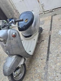 اسلام عليكم  دراجه كلاسك شغاله نكره بس الهندر يرادله عرموطه فقط كهربائ...