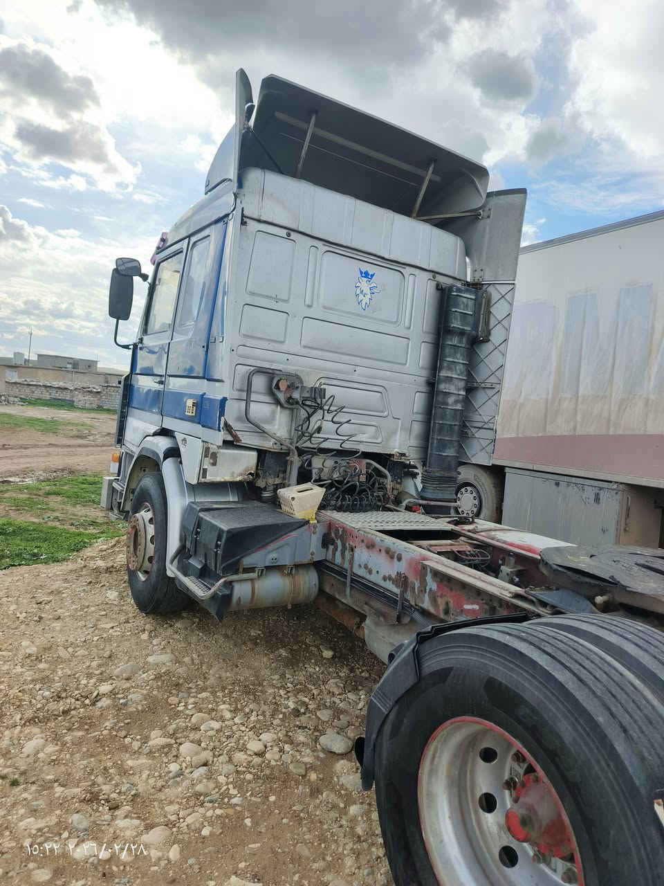 السلام عليكم سكاني للبيع رقم نينوى والماني سياره خير من الله مكفولا كفاله عامه مواصفات بم كهرب التدفئه تبريد كله شغال صفر 10 حجم 43 على 500 طخم تاير اكسنت كير كله شرط سياره مكفولا من الصبغ ومن الضرر معمره جديد كله بشرط مكان  موصل ‏ سعر 150 مع مجال بسيط ‪***********‬‏
