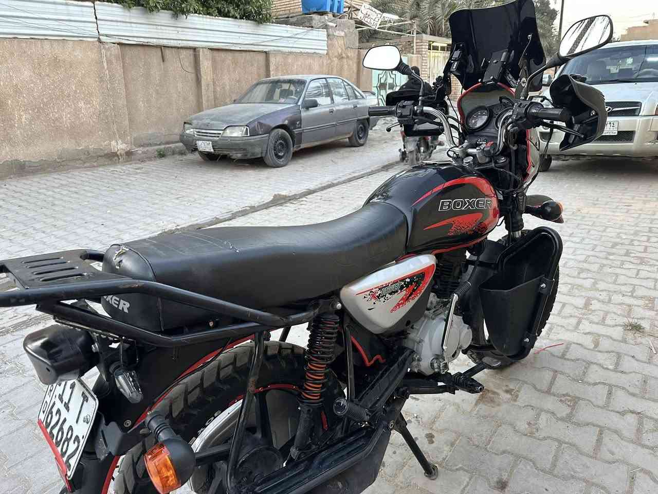 دراجه بوكسر نضيفه كلش ومكفوله من كلشي كامله مابيها اي نقص مرقمه وسنويه ب اسمي تحويل ب اي وقت يعجبك سعرها ٢١٠٠ ***********
