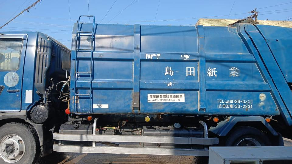 السلام عليكم كابسه عشره مكعب مكينه 80 عادي موديل96 اصل مامعلايه كفاله عمه بس لمكينه بيه تبخير جازه للعمل لسعر ب 180 وبيه مجال  كبس ميكانيك ***********
