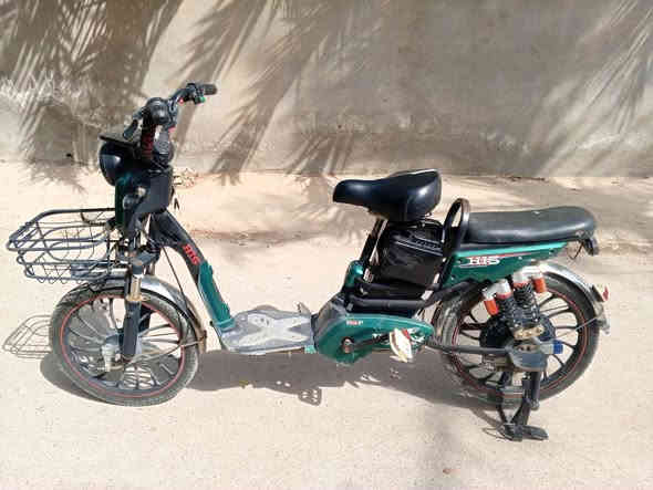 السلام عليكم بايسكل شحن للبيع أربع بطاريات خير من الله مكاني بعقوبة تقاطع الساده السعر 150 وبي مجال قليل الرقم *********** واتساب
