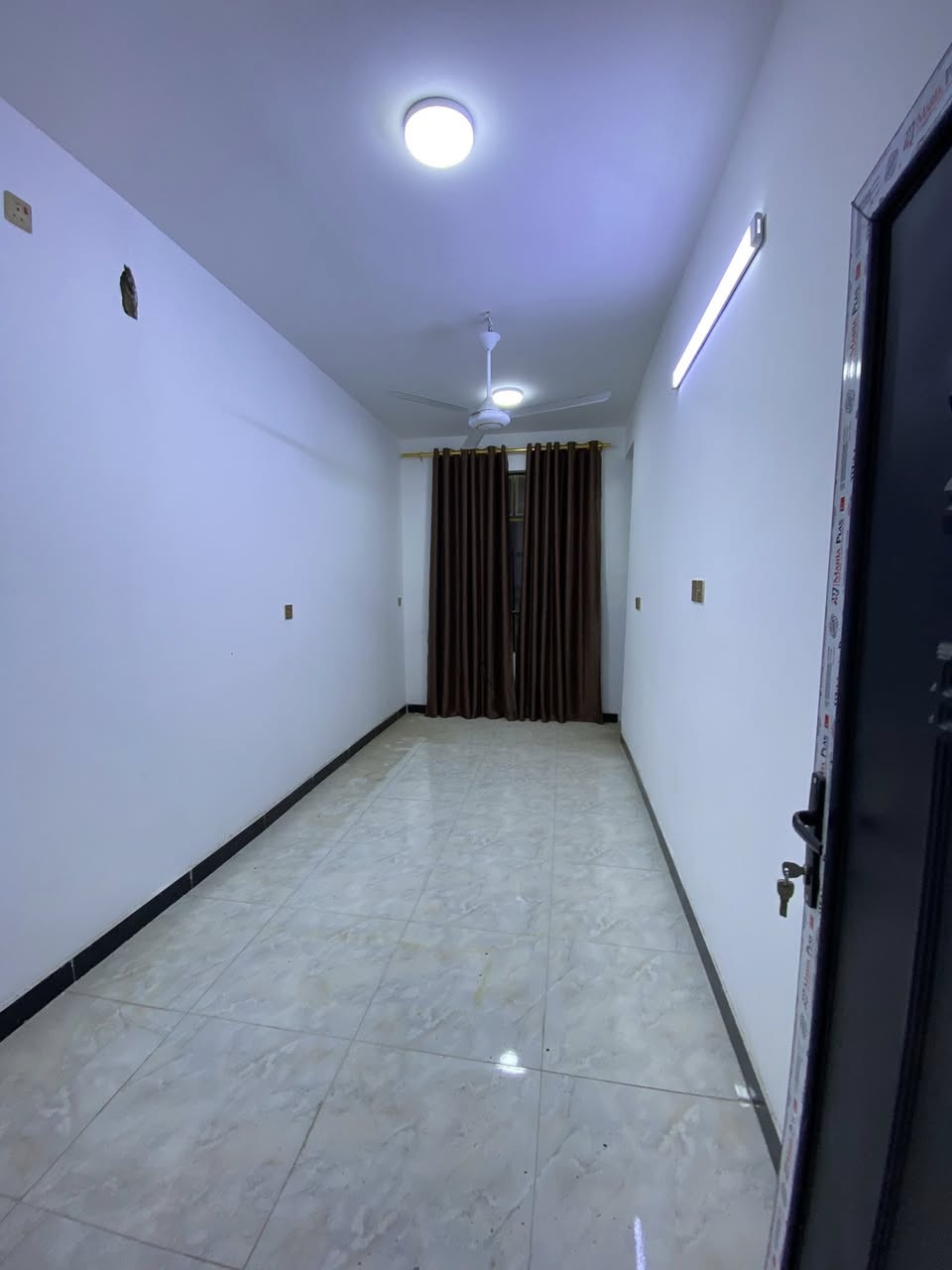 شقة للإيجار (طلاب-طالبات-موضفين)
الشقة طابق اول 
📍الاعظمية-الشيوخ 
تفاصيل الشقة :
غرف نوم عدد ٢ 
مطبخ +صاله مشترك
خدمات 
ملحقات الشقة 
(ماطور ماء -سخان-مراوح)

السعر :٥٠٠ الف فقط 
***********
