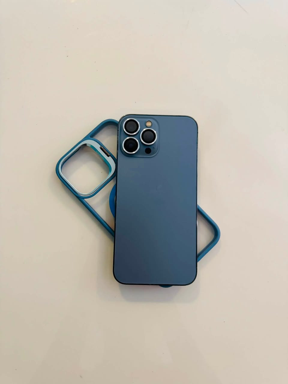 أيفون 13 برو ماكس💙
ذاكرة 256 / بطارية 87%🔋
مبدل شاشة ممتازة FHD / الجهاز كلة شغال عدا الـ فيس ايدي توقف بالتحديث✨
نضافتة 99% / سعرة 450🔐💸
مكاني بغداد بلديات 
هـ : *********** موجود واتساب كذلك
