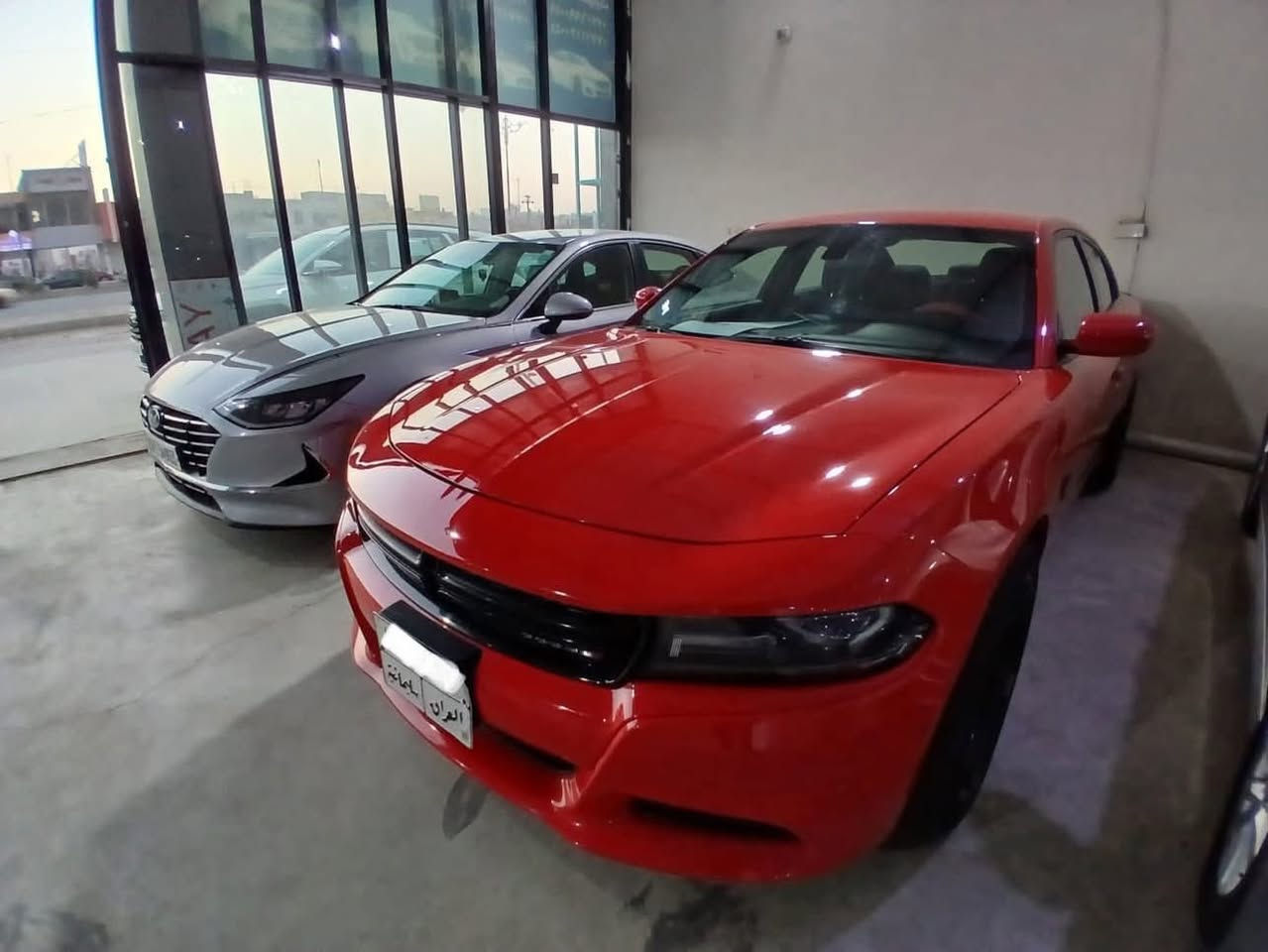 جارجر 2019 SxTوارد كندي  دخول كلين مع تقرير كارفاكس 
اللون احمر طماطة
 معروفة مواصفاتها تشغيل عن بعد شفتات ستيرت كشن كهرباء حساسات خلفية شاشة وسط كامرة خلفية كشنات مخمل ...

 وبيهة طخة هنا بالعراق بحافة البنيد ونصبغت موضح بالسونار جميع الايرباكات سليمة بدون تبديل او فتح حتى الدعاميات بدون تبديل 
ماشية 68 الف مايل
قليل اطلع بيهة من جتي من امريكا ماشي يمكن 40 الف  كل شي بيهة على وضع الشركة بدون برمجة او تحديث 
رقم سليمانية السنويه نافذة من الشهر 8(ساقطة يعني )
مكان السيارة ديالى بعقوبة 
السعر 250 وبيهة مجال للشراي 

***********
