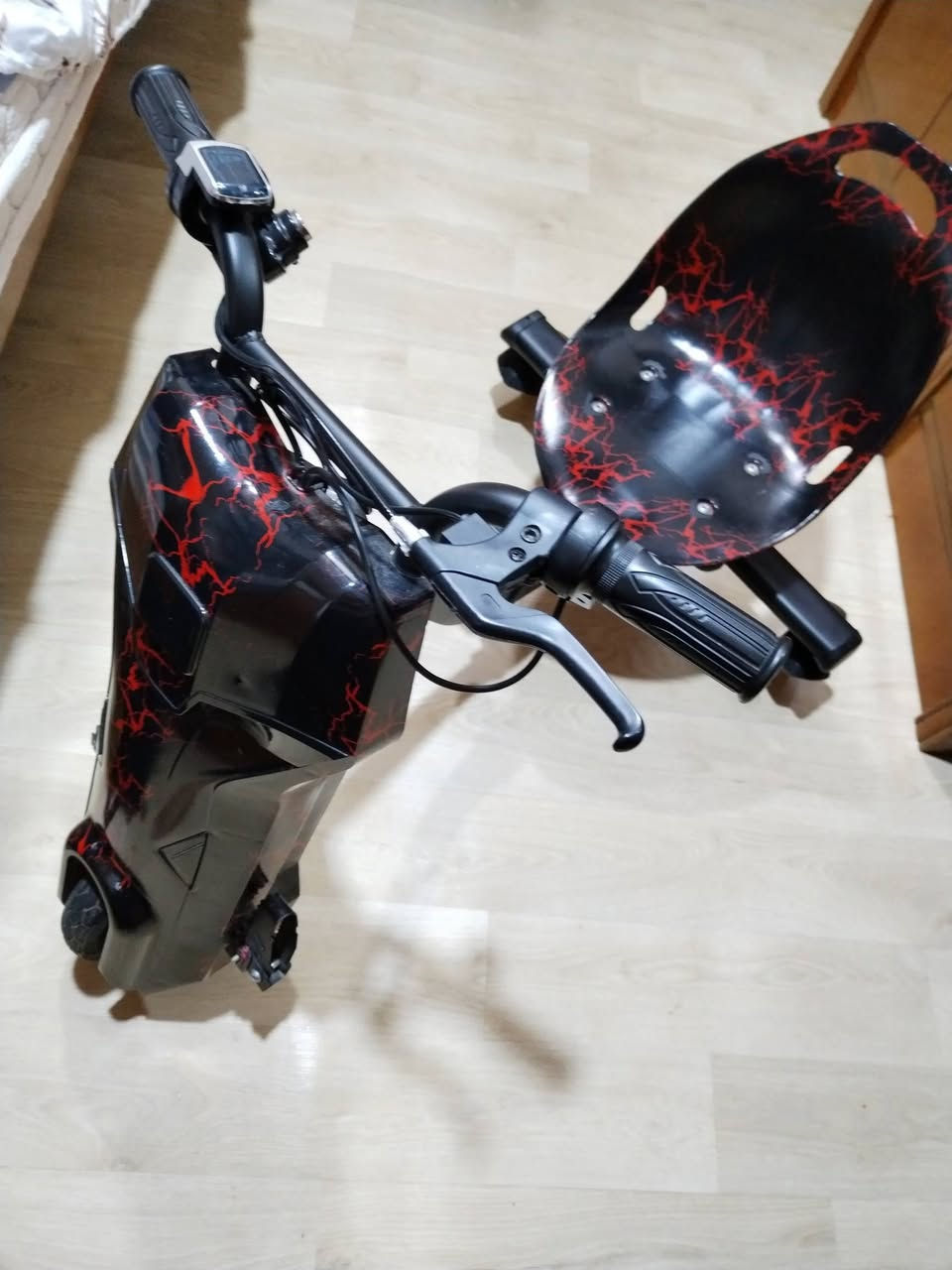 سكوتر جديد ونضيف مستعجل قليل مكاني الابله السعر ١٦٠ رقم تلفوني ***********
