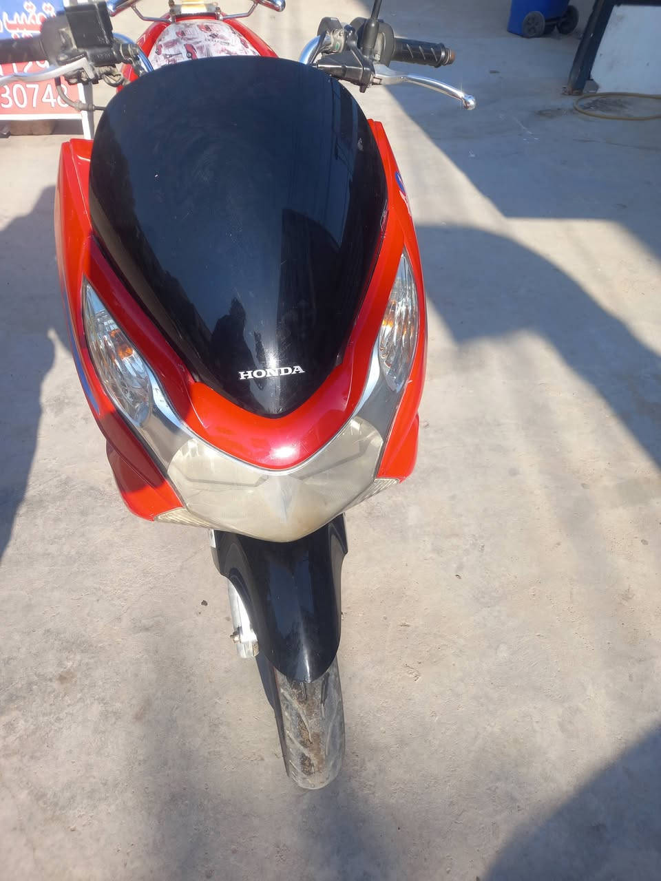 سلام عليكم دراجه pcx جيل اول
بلاديه كفر ومكينه  محرك 125
دراجه نظيفه كلش مكفوله 
شغل وطلع مداريهة دهن موتل وبانزين محسن
سعر 12 ونص وبيها مجال بسيط 
مكاني مدينه ***********
