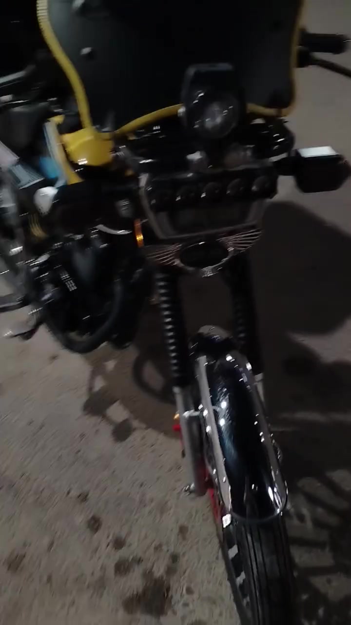 سونك 250cc راقم وسنهويه موديل2026
دراجه زيرو وضع الشريكه 

مقعد مصمم خصيصًا طبي 100/100

دبال برك امامي

صندوك دليفري 

جناط صفاح  و جنطه عل تانكي

جامه اماميه

حامل موبيل

 الطوصل ***********🙌🙌
