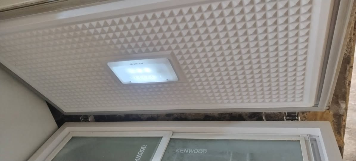 السلام عليكم مجمده للبيع شرط الفحص  السعر 200 وبيها مجال شي بسيط مكاني بعقوبه حي المعلمين شارع السايدين مقابيل قاعه حي المعلمين للفواتح  ***********
