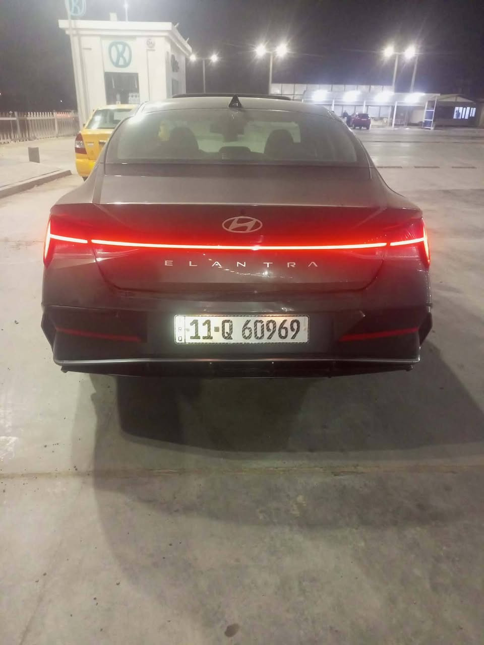 سلام عليكم الانترة مديل 24 أمريكي بدون تبديل ولا صبغ بس بارد شوية دفعة بل بدنة ماشية 15 سيارة ليبل واحد تخم تاير ويل جديد جاهزة كبل للشارع مكاني غزالية *********** سعرها 177بيهة مجال
