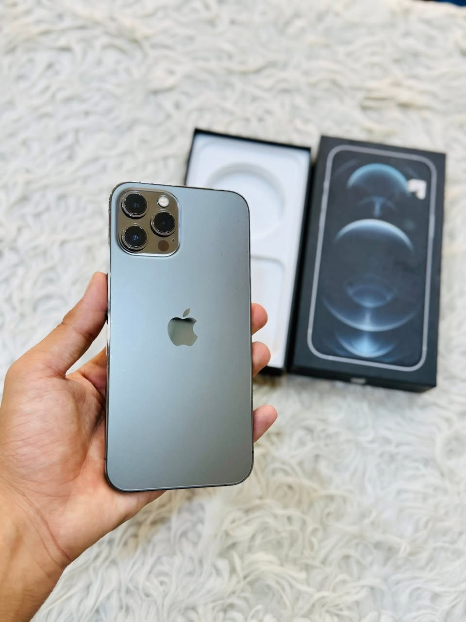 لسلام عليكم 12 برو ماكس مو للبيع
ذاكره 128 بطاريه 91 ياباني اريد اراوسه بمثله ذهبي 
مكاني لسيديه ***********
