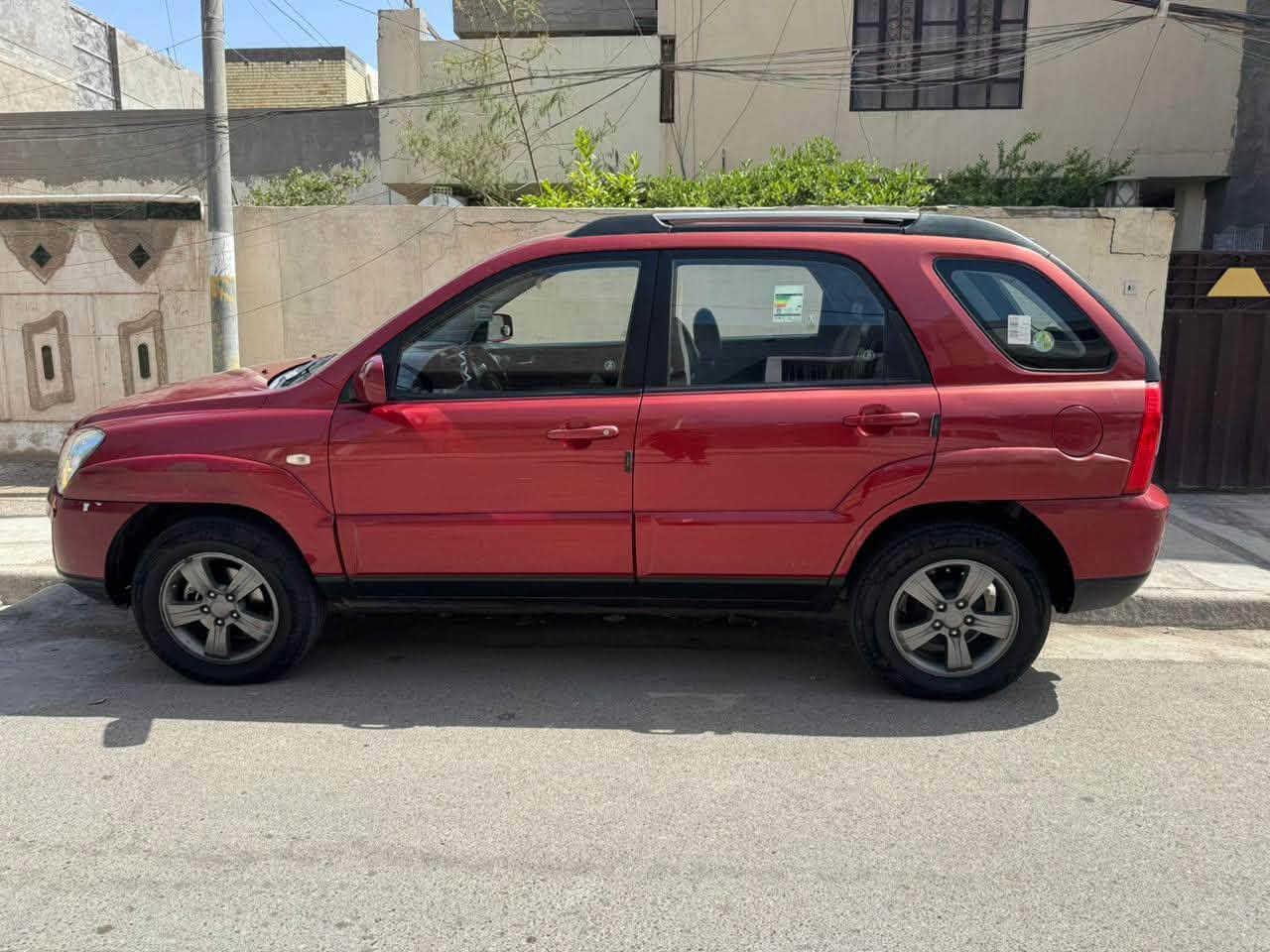 السلام عليكم للبيع كيا سبورتج موديل 2009 خليجيه مكينه 2000 دوش ماشيه 121 الف كيلو حقيقي بدون ضربه فقط صبغ بيها رقم بغداد مشروع وطني كشنات جلد كله عل البلادي مابيها اي نقص السعر 115 وبيها مجال مكان السياره بغداد قرب الدولعي هـ***********
