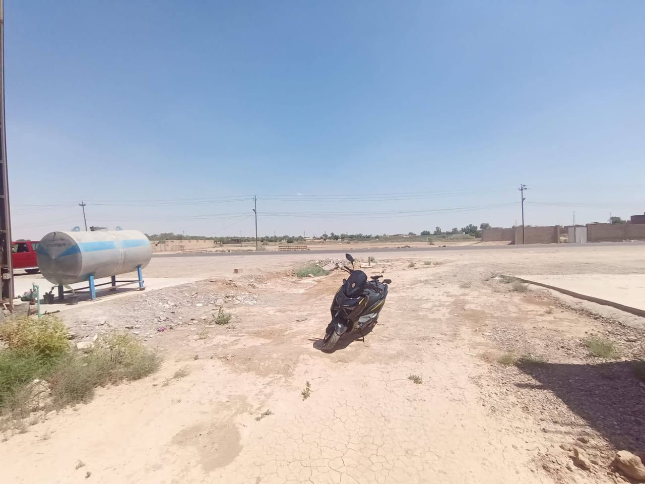 للبيع او الايجار  إرض تجاري تجاري 
مساحه الارض /200م
الواجه/10
النزال /20
الارض في الكرغوليه على شارع العام قرب مسبح المغلق 
الاستفسار/ ***********
والاستفسار /***********
متواجد فيس أو واتساب
