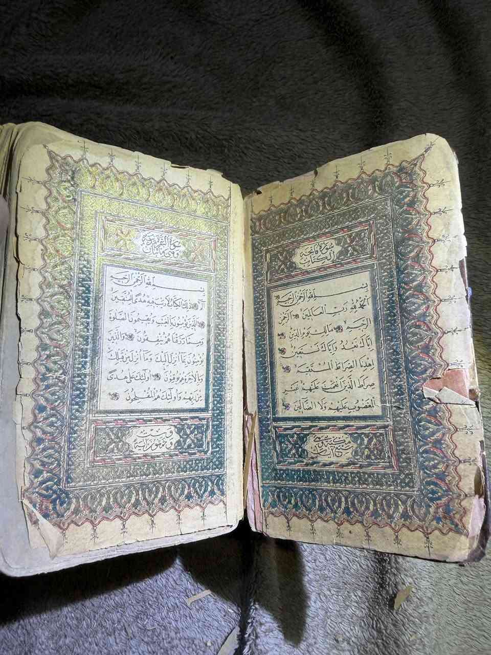 القران الكريمة طبعة عثمانية اصدار ١٣٣٠-١٩١١ المطبعة البحرية العثمانية
عدد صفحاته ٦١٤ صفحة دون اي نقص في عدد صفحات 

كما موضح المصحف في التصوير والفديو 

يوجد فديو توضيحي للمصحف في التعليقات 

هديته ٧٥ الف دينار


**إذا كنت صاحب هذا الإعلان وتريد حذفه لأي سبب، رجاءا أرسل رسالة إلى الدعم الفني**