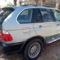 X5 موديل 2001 جراد بنيد والقمارة وشوية من الجاملغ الخلفي مكينة 44 كير ...