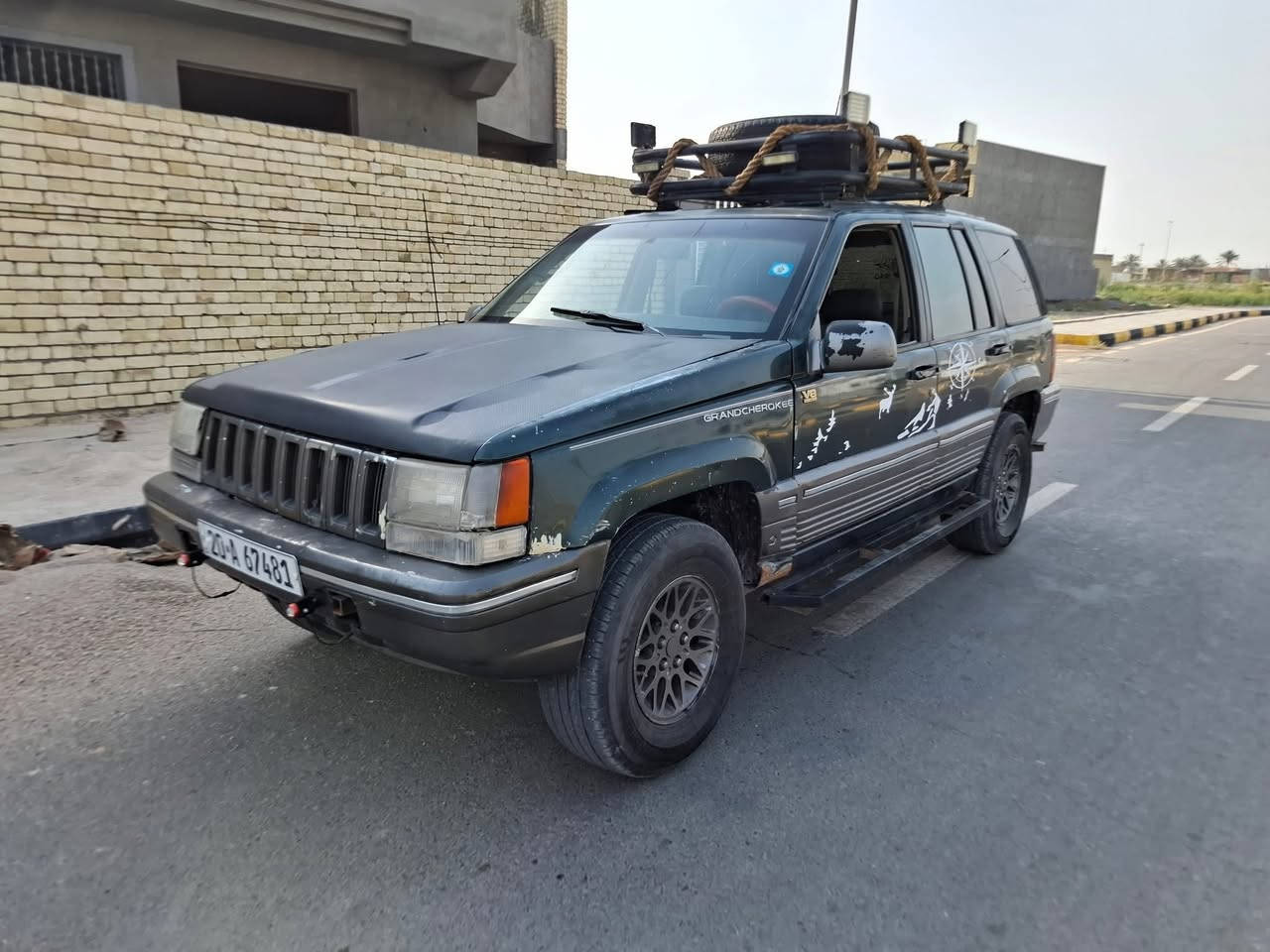 اسلام عليكم اخوان. جيب گراند شيروكي للبيع
موديل 93 السياره جانت اصل 8 سلندر الي اعلى مواصفات بل جيب تجي بيه وحاليا شادلها محرك وكير ملكه 3000vvt تشك الكاع شك شرط تراي 180 واي اصراف بانزين مابيه السياره جاهزه من كلشي ارقام وسنويه وهزه كله جديد يعني تروح بس اداور بسمك حداديه جديده ادامه من نوزلات فيت بم مجاول بلكات  ادامه للمحرك كامله كله جديد
كهربائيات كله شغاله. تخم تاير جديد باتري جديد سستم سماعت كله شغال شاشه حساس بك

الاضافات. دبلات مزوده اصلي
سوبايه تفصال حديد ثقيل
بلاجكتورات ضبابي عدسه اصفر ابيض رماش + لد نهاري ازرك امريكي  
السعر 45 
الرقم : ***********
