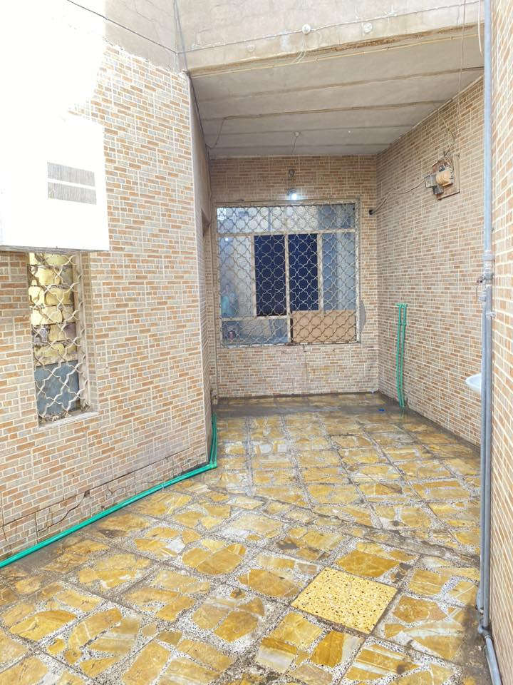 عقار للإيجار التجاري على شارع 40 (قدس انصار)
قريب على شارع ابو صخير

مساحة العقار: 200م
عدد الغرف: 3 غرف
صالة واسعة 
ساحة
صحيات عدد 2

للإستفسار: ***********
