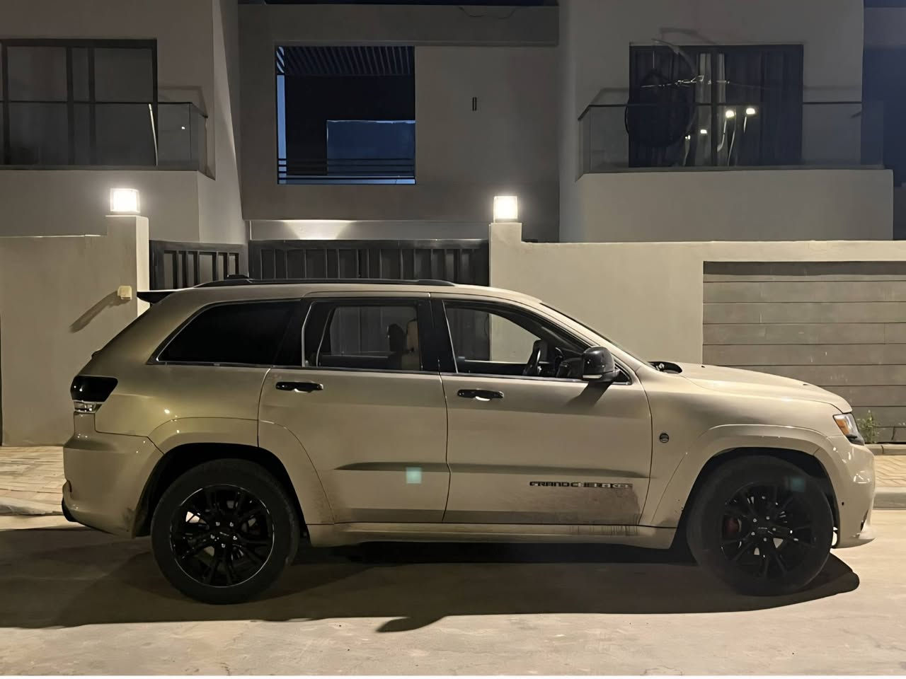 السلام عليكم للبيع جيب ١٥ رقم بغداد  لمتد فول عده الفتحه كير مكينه حداديه كهربائيات تمام  مصبوغه عام بدون دواخل فقط الجاملغ الخلفي بيه ضرر  السعر ١٤٠ بيه مجال قليل مكاني كربلاء ***********
