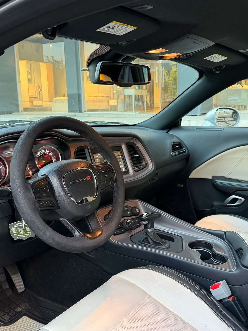 السلام عليكم 
جالنجر SXT 2023  THE LAST CALL للبيع 
سيارة جديدة وكاملة مابيها اي نقص 
ماشية 33الف 
تشغيل عن بعيد
منظومة لايت
حادثها فقط بونيد وبيها رصعة بالشاصي وصور الحادث موجودة بالمنشور 
هزة وسنوية وفحص كله جديد 
السيارة بأسمي شرط التحويل
السعر 210 وبيها مجال 
رقم الموبايل *********** كركوك, العراق
