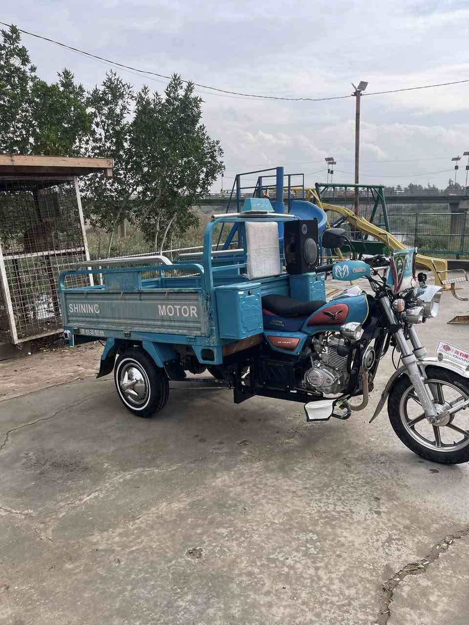 من رخصت الادمن صقر بلال 2025 رقم بغداد بسمي كفاله وتخم تاير جديد 12 خط ابيض تنباع معه الغراض او بدون غراض هورن بوش مؤسسه وهورن براد هواء وكبات للاستفسار اكثر اتصال ع *********** علي
