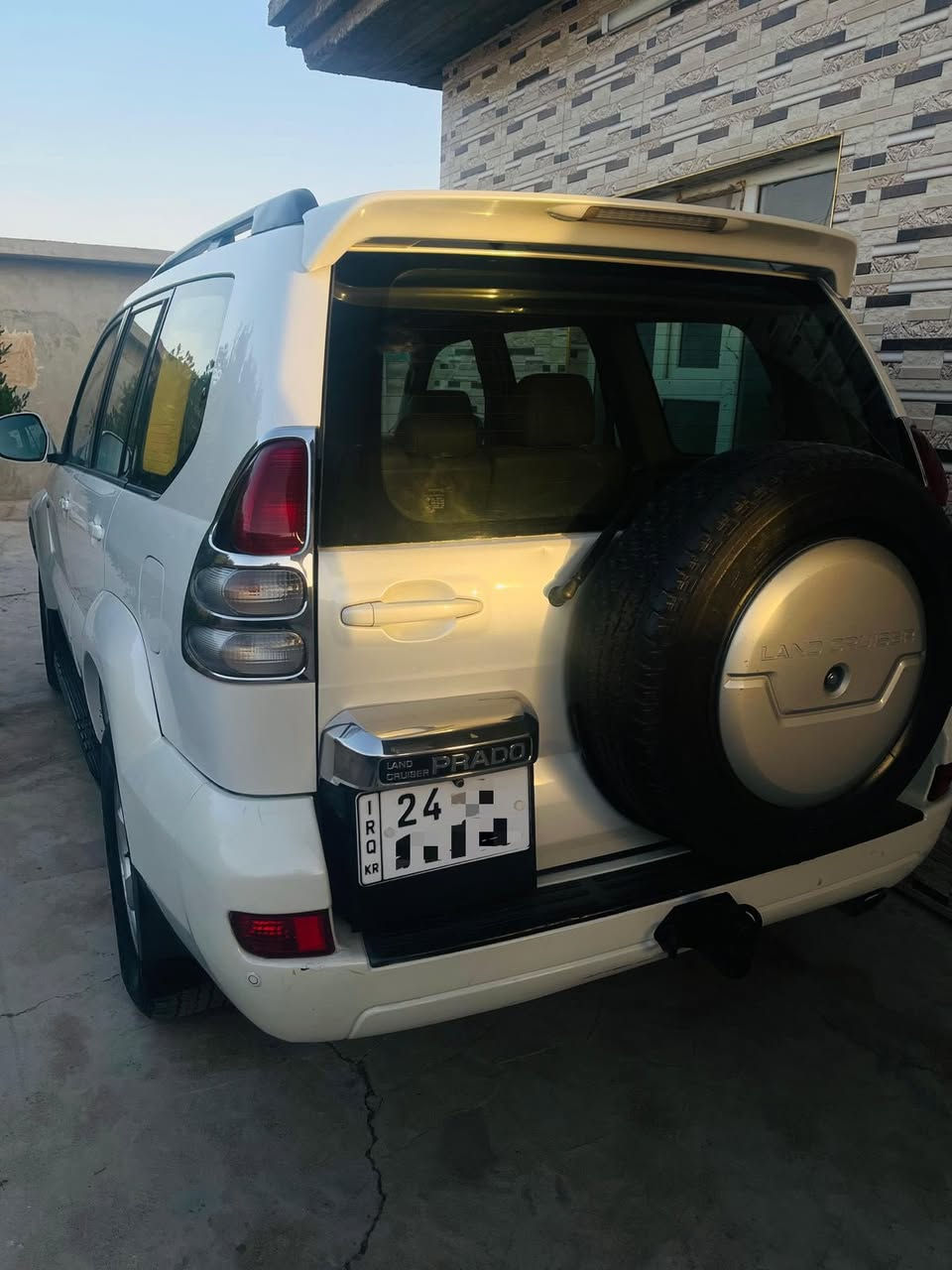 💎 للبيع: ملكة الصحراء تويوتا برادو 2009 (VX) 💎
6 سلندر | صبغ الشركة | رقم دهوك جديد
سيارة عائلية وقوية، قمة في النظافة، ومحافظ عليها جداً.
⚙️ المواصفات الفنية والاداء:
• المحرك: 6 سلندر، سعة 4.0 لتر (جبار واقتصادي بنفس الوقت).
• ناقل الحركة: أوتوماتيك (كير ومحرك  بشرط الفحص).
• المسافة المقطوعة: 220 ألف كم 
• الدفع: رباعي مستمر 4WD مع نظام الدبل الخفيف والثقيل.
🌟 المواصفات الكمالية (فول مواصفات):
• فتحة سقف (سلايد روف).
• تحكم كشنات كهربائي
  تحكم دركة كهربائي 
  تدفئة تبريد بل كشنات 
   إشاير بل مري 
   منضومة غاز  
• نظام تكييف مركزي (ثلاث قطع) ثلج.
• مثبت سرعة (Cruise Control).
• حساسات خلفية وأمامية أصلية.
• شاشة عرض مع كاميرا خلفية.
• تحكم ستيرن جهتين.
• المقاعد: 3 قطع (7 راكب).
• مرايا جانبية: شفط (طي كهربائي).
🛡️ حالة البدي والضمان:
• الصبغ: مكفولة من الصبغ والضرر نهائياً (بصبغ الشركة).
• الملاحظات: مجرد "تكشير" بسيط في صبغ السقف (بسبب الظروف الجوية أشعة شمس ) للحفاظ على صبغ الشركة وعدم الرش.
• الرقم: دهوك، سنوية ولوحات جديدة وهزة جديدة.
📌السيارة "جهاز" ولا تحتاج لأي مصاريف، صدر وجير ومحرك وتبريد بشرط الفحص.
💰 السعر المطلوب: [على رقم لين اكو ناس ما تشتري تكسر بحلال العالم خبرني بيك خير وتدلل عيوني الك]
📍 مكان التواجد: [مدينة الموصل ]
📞 للاتصال والاستفسار: [ رقم الهاتف ***********وتساب]
