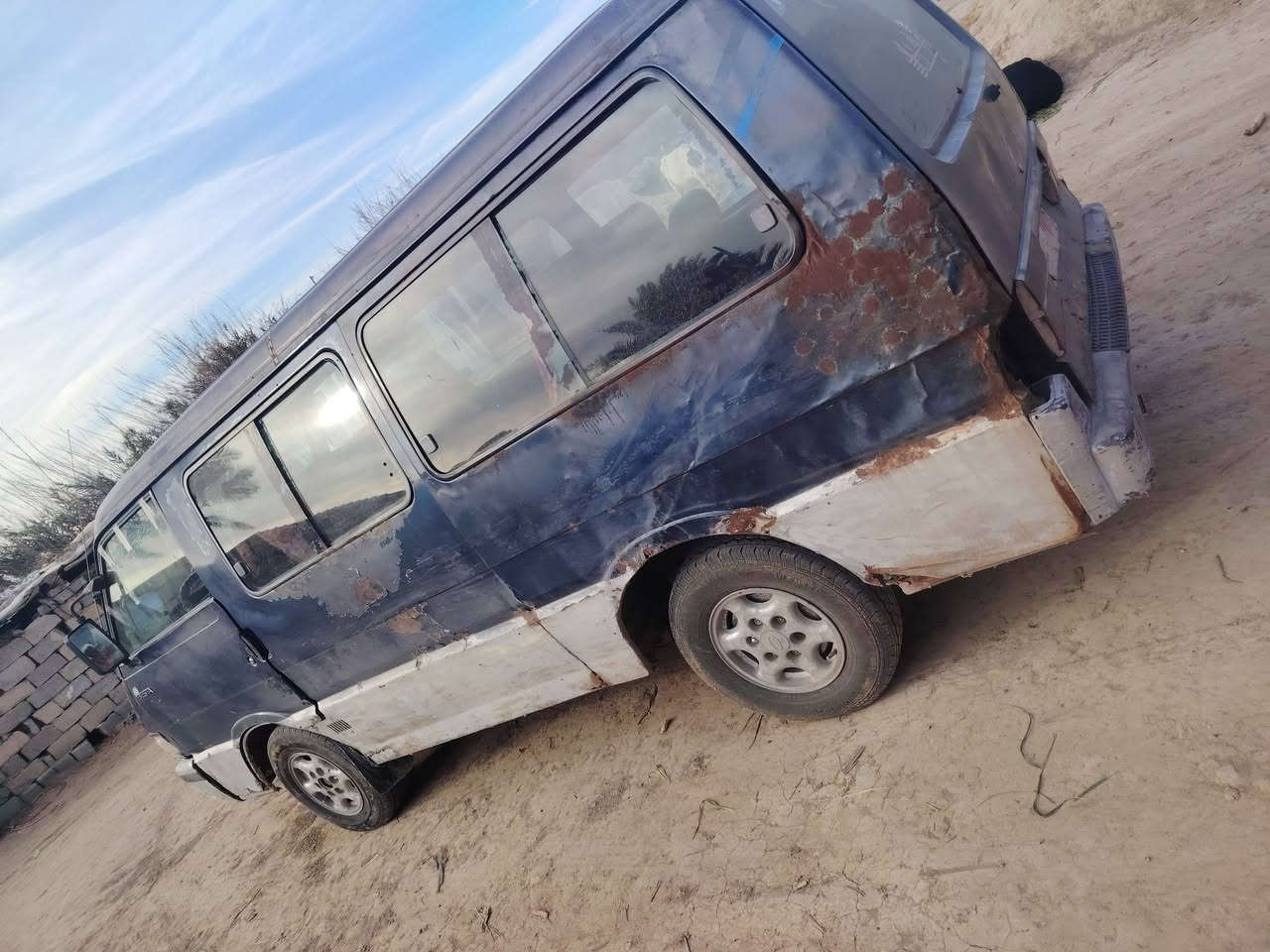 سلام عليكم عندي سياره بسته لبيع موديل 95رقم أبغداد حمر سنويه صاقطه تحويل موجود محرك بي تنقيص كسن مكفول كير مكفول كفاله عامه سعر 23وبيه مجال   مكاني بغداد المحموديه *********** //*********** قير متواجد
