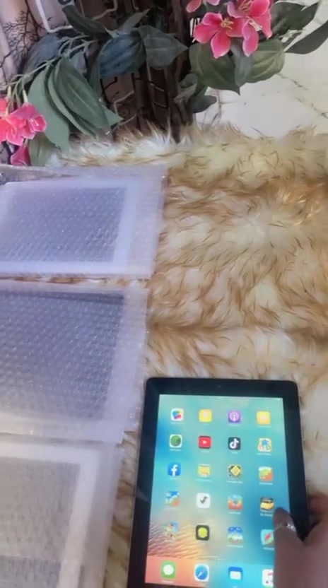 📱 للبيع iPad 32GB
✅ السعة: 32GB
✅ الحالة: نظافة 99%
✅ الجهاز بحالة ممتازة جداً ويعمل بشكل طبيعي
✅ شاشة نظيفة وجسم الجهاز مرتب
✅ مع كيبل شحن جديد
✅ بدون كارتون
💰 السعر: 50,000 دينار عراقي فقط
📸 الصور حقيقية للجهاز
🔹 مناسب للدراسة، مشاهدة الفيديوهات، التصفح، والألعاب. 
🔹 السعر مناسب جداً مقابل حالة الجهاز.


**إذا كنت صاحب هذا الإعلان وتريد حذفه لأي سبب، رجاءا أرسل رسالة إلى الدعم الفني**