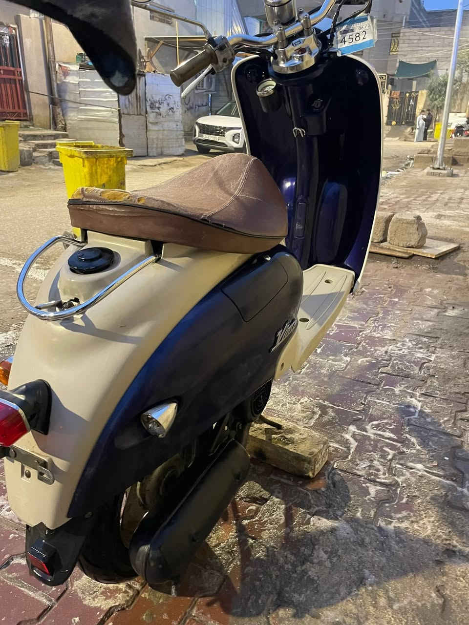 السلام عليكم الدراجه كامله من كلشي شوفة العين ماعدا قبق مال اشاره لو بالف لو بخمسميه مامجفته وين ماتريد نروح ونفحص والدراجه على وضع البلاد ونعمه من الله معدل 60 تنطيك مامتعوبه اخذته من وكيل بل عماره الدراجه بيهه منفيس و مكاتبه بسمي الدراجه (كفراته بيهه شخوط قليله ) من الحاويه مو مني وبلخدمه السعر 750 وبيهه مجال للتواصل
***********
