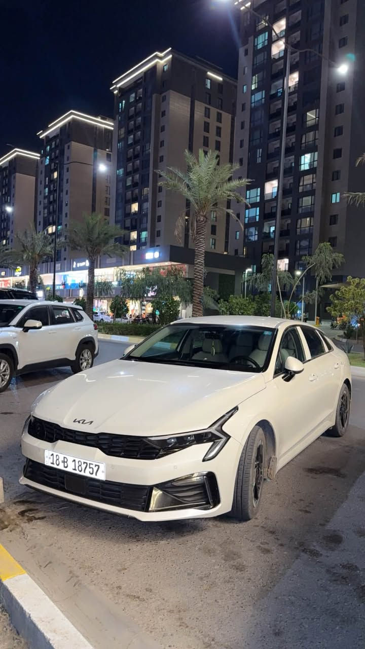 K5  موديل ٢٤
شكل ال٢٥ 
خليجي ماشيه ٦٠ الف مكفوله من الصبغ بيه بي دي ار على كد شبر سياره مواصفات فول عده الفتحه تحويل ثاني يوم 
سعره ١٨٨ وبيه مجال بسيط 
رقم بابل ومكاني بابل ***********

